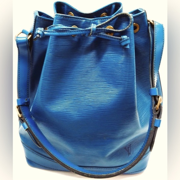 Louis Vuitton Handbags - Louis Vuitton Blue Noe Epi Leather Bucket Bag w/Shoulder Strap & Drawstring EUC